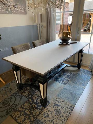 Robuuste Landelijke  eettafel (T.E.A.B) beschikbaar voor biedingen