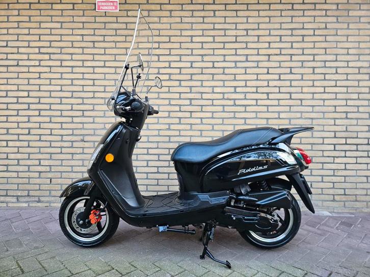 Sym Fiddle 2 4 Takt snorscooter (25KM) 11644KM & windscherm!, Fietsen en Brommers, Scooters | SYM, Zo goed als nieuw, Fiddle, Maximaal 25 km/u