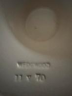 Witte / crème kleurige Wedgwood Vaas, Gebruikt, Verzenden, Wit, Aardewerk of Porselein