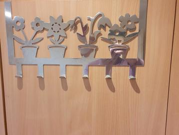 Metalen Wandkapstok / kast Bloemen 3 stuks beschikbaar voor biedingen