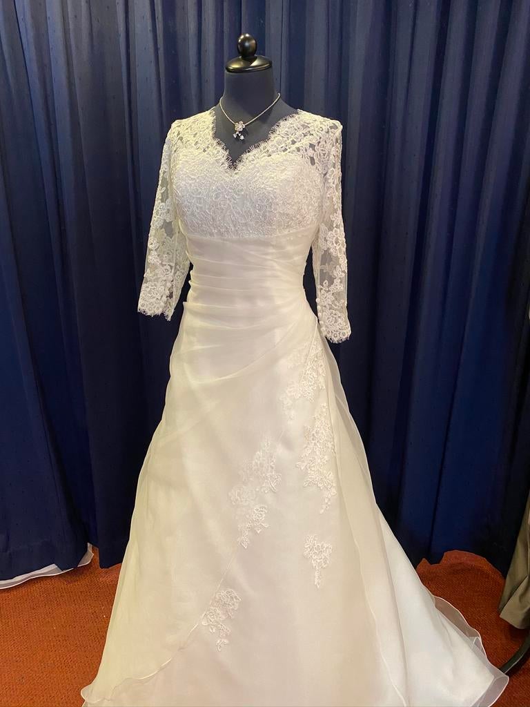 Práchtige trouwjurk met lange mouwen. Maat 38,40,42,44, Kleding | Dames, Trouwkleding en Trouwaccessoires, Ophalen, Zo goed als nieuw