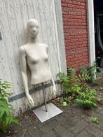 Professionele mannequin, Ophalen, Zo goed als nieuw