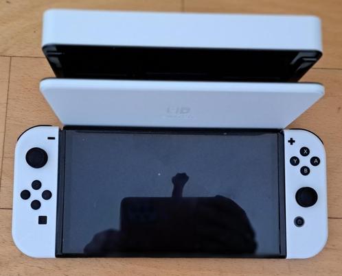 Nintendo Switch Oled met extra accessoires, Spelcomputers en Games, Spelcomputers | Nintendo Switch, Zo goed als nieuw, Switch OLED