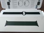 Apple watch 45mm Sequoia Green Leather Link M/L, Nieuw, Bandje, Ophalen of Verzenden, Apple