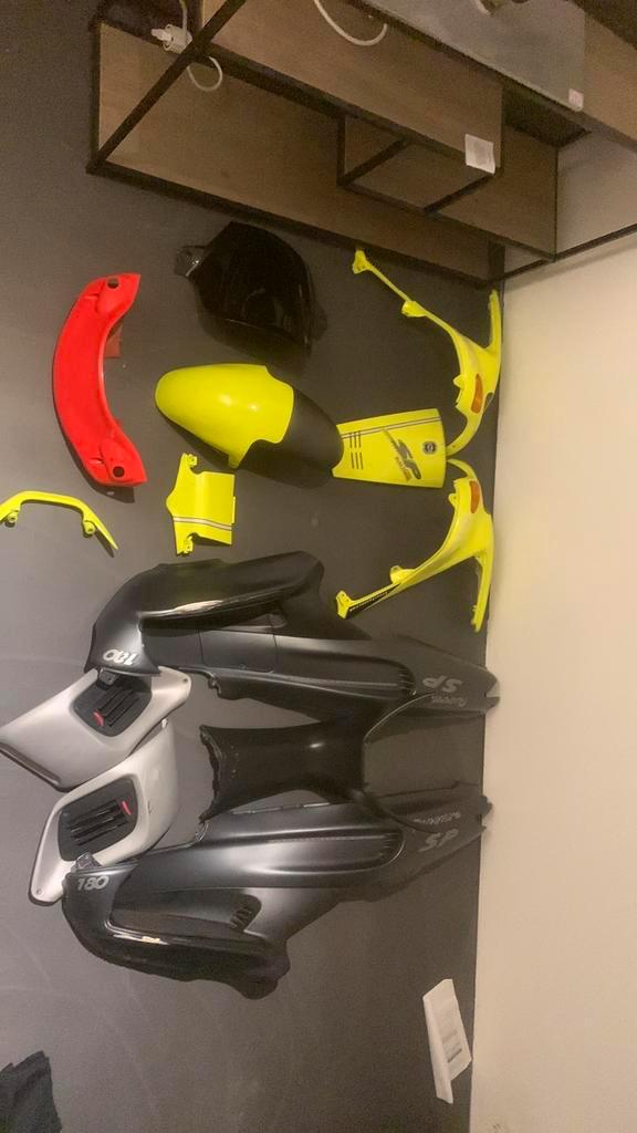 Gilera runner kappenset fluo geel / oppaco, Motoren, Tuning en Styling, Ophalen of Verzenden