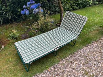 Vintage stretcher, groen beschikbaar voor biedingen