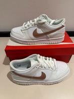 Nike Nike Dunk Low White Pink (GS) maat 37,5, Kleding | Dames, Schoenen, Nike, Nieuw, Ophalen of Verzenden, Sneakers of Gympen