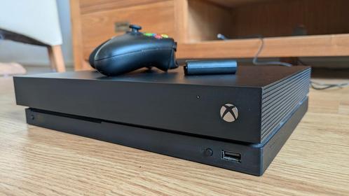 Xbox One X met games & controller., Spelcomputers en Games, Spelcomputers | Xbox One, Gebruikt, Xbox One X, 1 TB, Met 1 controller