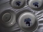 4 wit porselein bordje blauw druifjes 16 cm Japan ook p stuk, Antiek en Kunst, Ophalen of Verzenden