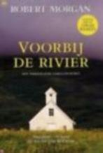 ''Voorbij de rivier'' Robert Morgan isbn-nr.90-443-0713-49, Amerika, Robert Morgan, Ophalen of Verzenden, Zo goed als nieuw