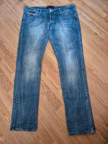 Blauwe Stradivarius jeans - maat 44

 beschikbaar voor biedingen