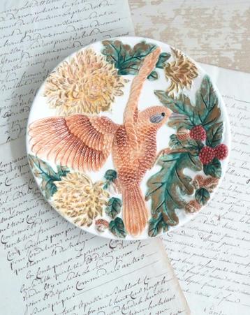 Barbotine bord “Vogel” beschikbaar voor biedingen