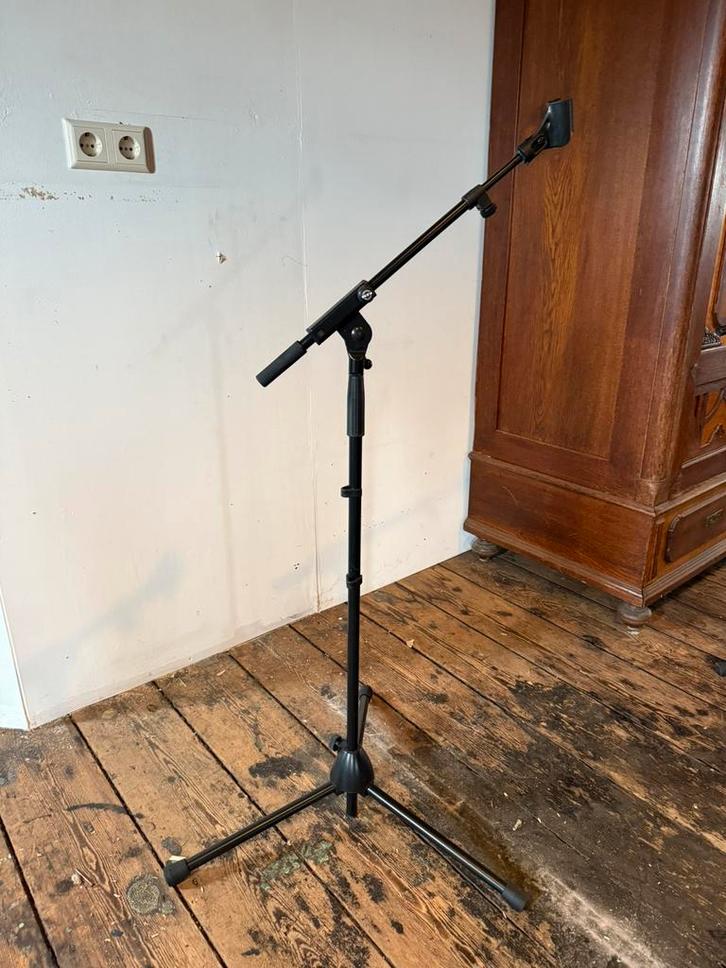K&M microfoonstatief zwart, Muziek en Instrumenten, Standaards, Zo goed als nieuw, Ophalen