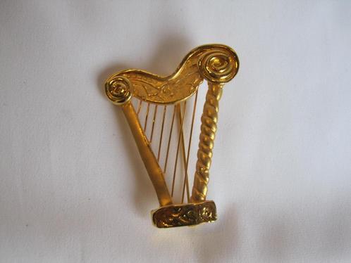 Broche harp muziek instrument 5.3x4.1 cm, Sieraden, Tassen en Uiterlijk, Broches, Zo goed als nieuw, Overige materialen, Goud