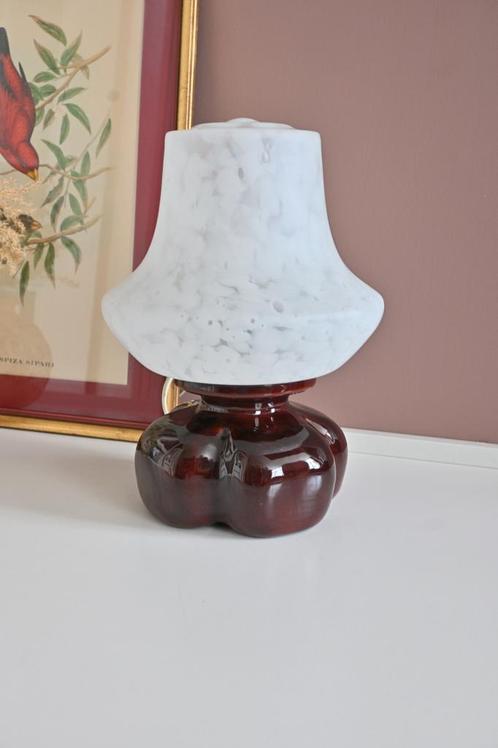 Tafellamp jaren 60 met Opaline Glas door Osvetlovaci Sklo, Huis en Inrichting, Lampen | Tafellampen, Zo goed als nieuw, Minder dan 50 cm