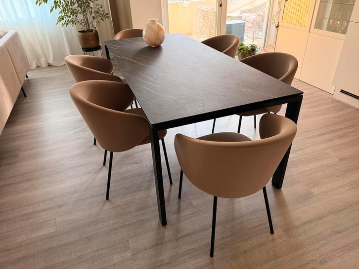 Montel Noir Desir Eettafel + Optie Salontafels & Stoelen, Huis en Inrichting, Tafels | Eettafels, Zo goed als nieuw, 50 tot 100 cm