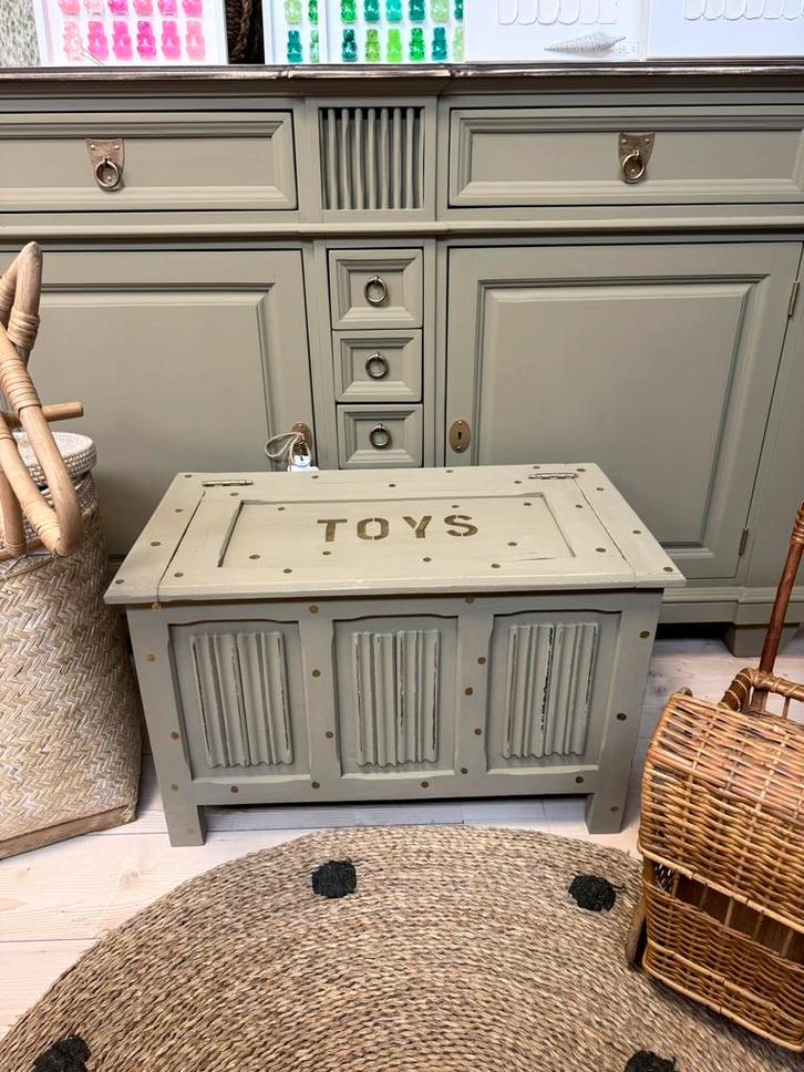 Vintage houten speelgoedkist antiek klepbank mand kist, Huis en Inrichting, Woonaccessoires | Schalen en Manden, Zo goed als nieuw