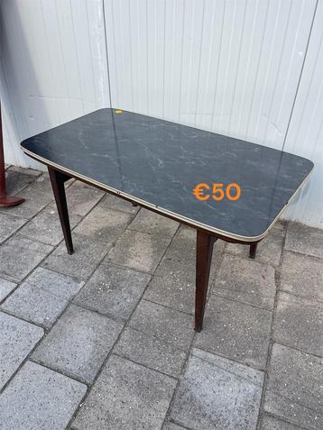 Vintage retro paspop tafel kast uitverkoop brocante beschikbaar voor biedingen