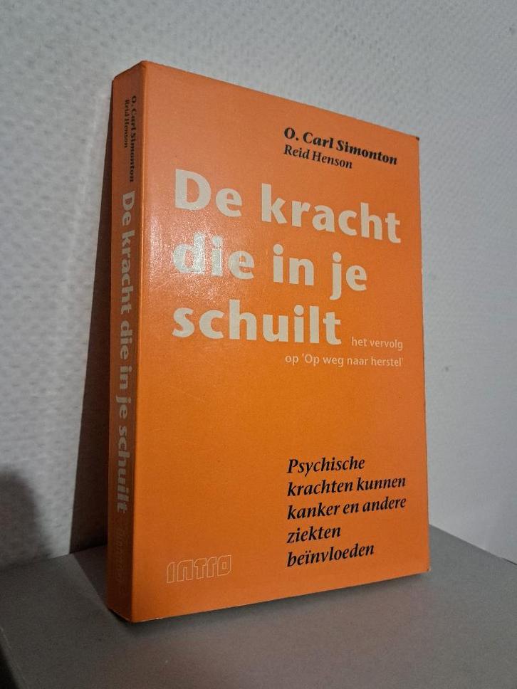 DE KRACHT DIE IN JE SCHUILT - O. Carl Simonton, Boeken, Psychologie, Zo goed als nieuw, Ophalen of Verzenden