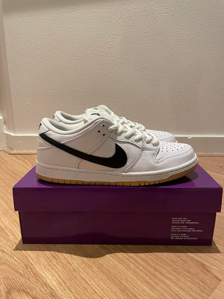 Nike SB Dunk Low White Gum EU42 / US8.5, Kleding | Heren, Schoenen, Wit, Nieuw, Ophalen of Verzenden, Sneakers of Gympen