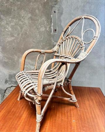 Schattige Vintage Rotan Kinderstoeltjes - Set van 2 beschikbaar voor biedingen
