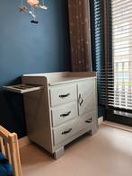 Retro commode lichtgrijs met leren grepen, Kinderen en Baby's, Kinderkamer | Commodes en Kasten, Gebruikt, 50 tot 70 cm, 75 tot 100 cm