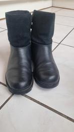 UGG laarzen maat 36, Hoge laarzen, Zwart, Ophalen of Verzenden, Zo goed als nieuw