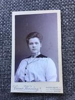CDV, Vrouw, C. Henning, Middelburg, Carte de Visite, Verzamelen, Ophalen of Verzenden, Voor 1940, Gebruikt, Foto
