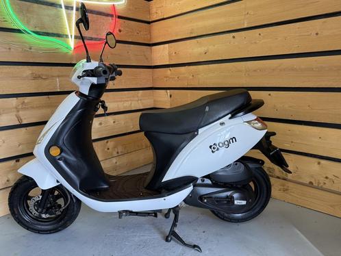 AGM Bromscooter SP50 (bj 2018), Fietsen en Brommers, Brommers | Overige merken, Gebruikt