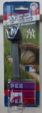 New York Yankees - PEZ dispenser met snoepjes - IN OVP, Ophalen of Verzenden, Zo goed als nieuw, Overige sporten, Beeldje of Poppetje