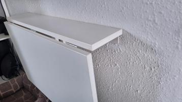 Inklapbare wandtafel beschikbaar voor biedingen