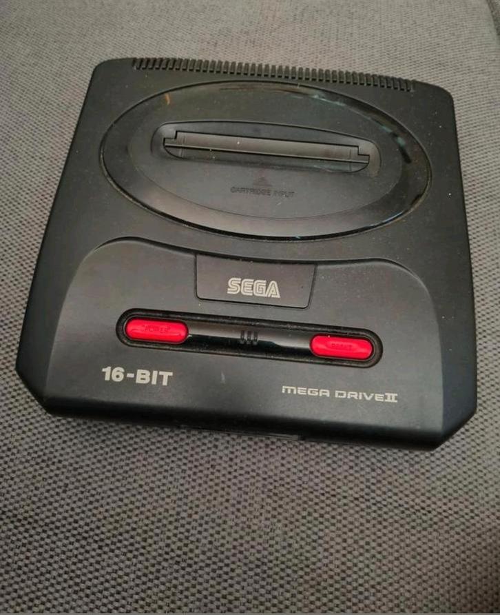 Sega Megadrive II - Compleet met 2 Controllers!, Spelcomputers en Games, Spelcomputers | Sega, Gebruikt, Mega Drive, Met 2 controllers