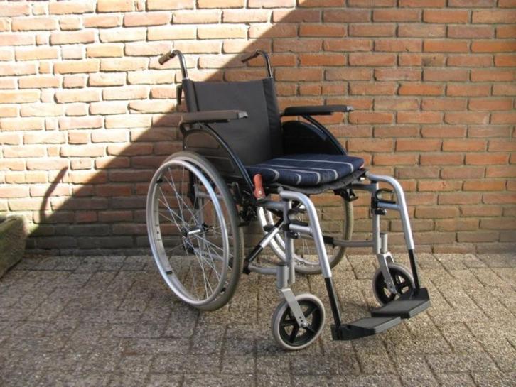 Excel G-ECO rolstoel 46cm met massieve banden en druksteunen, Diversen, Rolstoelen, Zo goed als nieuw, Duwrolstoel, Inklapbaar