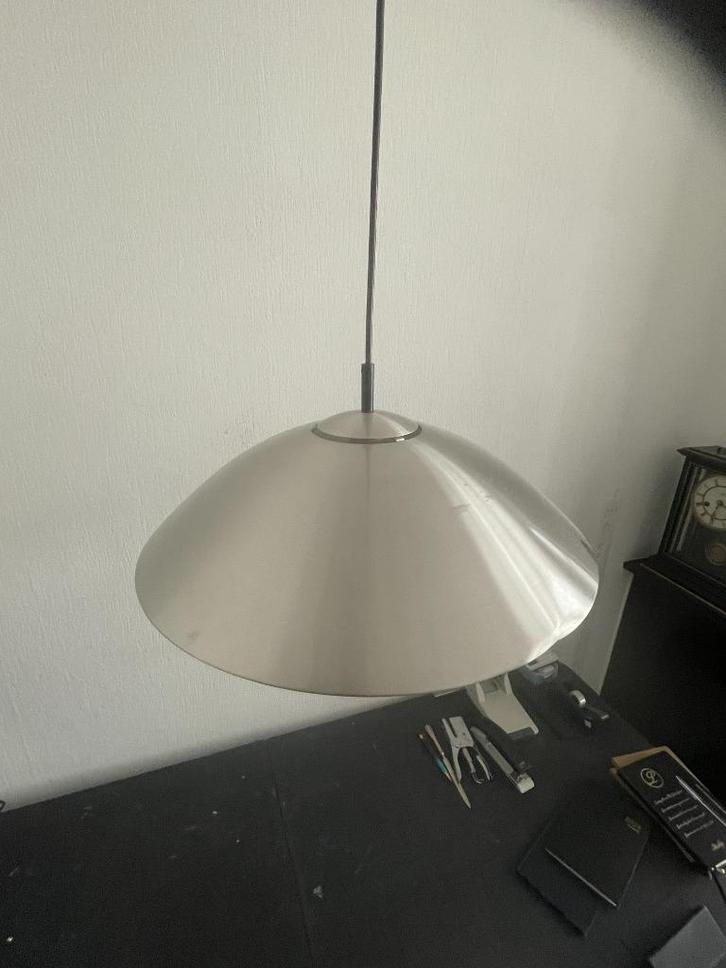 2 vintage RAAK hanglampen – aluminium kap, zwart snoer, Antiek en Kunst, Antiek | Meubels | Stoelen en Banken, Ophalen