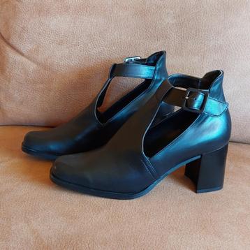 Schoenen dames hoge hak met gespje beschikbaar voor biedingen