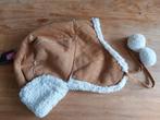 Nieuwe bruine muts met pompons, Kinderen en Baby's, Babykleding | Mutsen, Sjaals en Wanten, Ophalen, Nieuw, Jongetje of Meisje