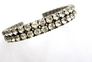 Prachtige klem armband vol ingezet helder kristal beschikbaar voor biedingen