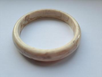 Resin bangle Things I Like Things I Love beschikbaar voor biedingen