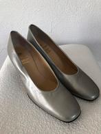 Voltan pump mt 39,5 zilver kerstschoenen feestschoenen, Kleding | Dames, Schoenen, Ophalen, Nieuw, Overige kleuren