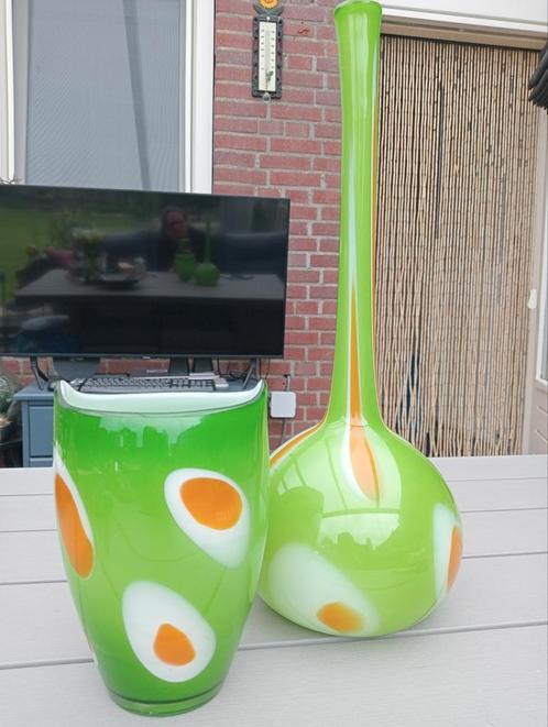 Set van 2 puntgave, vintage vazen. 70's, Huis en Inrichting, Woonaccessoires | Vazen, Zo goed als nieuw, Wit, Minder dan 50 cm