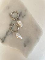 Zilverkleurige parel oorbellen, Sieraden, Tassen en Uiterlijk, Oorbellen, Hangers, Wit, Nieuw, Ophalen of Verzenden