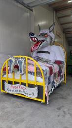 Roodkapje carnavalswagen.Wolf in Nederland. Bomen decoreren., Ophalen, Zo goed als nieuw, Carnaval