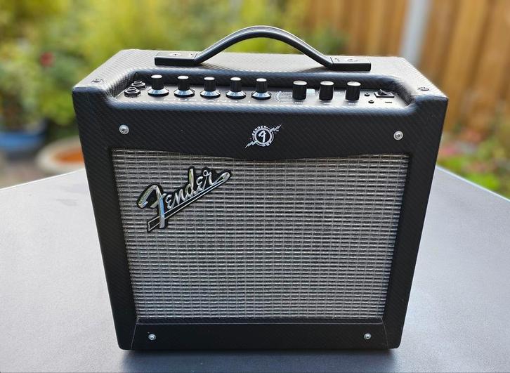 Fender Mustang 1 gitaarversterker, Muziek en Instrumenten, Versterkers | Bas en Gitaar, Zo goed als nieuw, Minder dan 50 watt