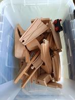 Grote bak vol houten treinrails en treintjes, Ophalen, Gebruikt, Toebehoren