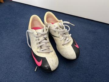 Nike voetbalschoenen beschikbaar voor biedingen