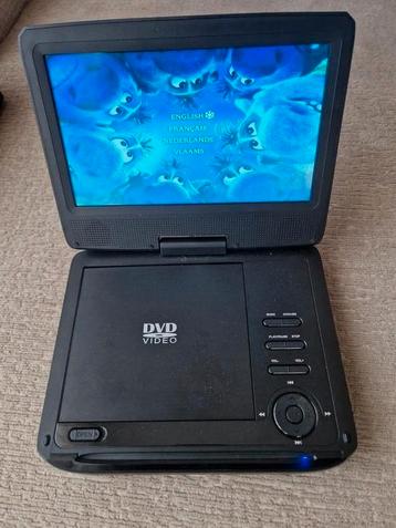 Portable dvd speler met autotas en auto oplader.  beschikbaar voor biedingen