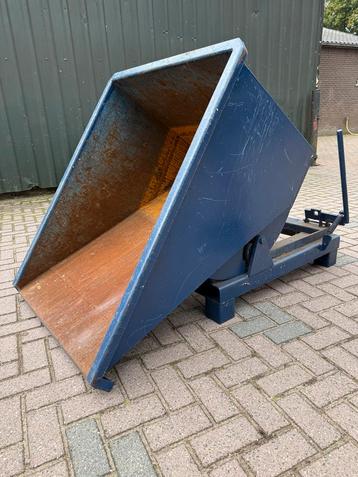 Partii Kiep-/kantelbakken te koop beschikbaar voor biedingen