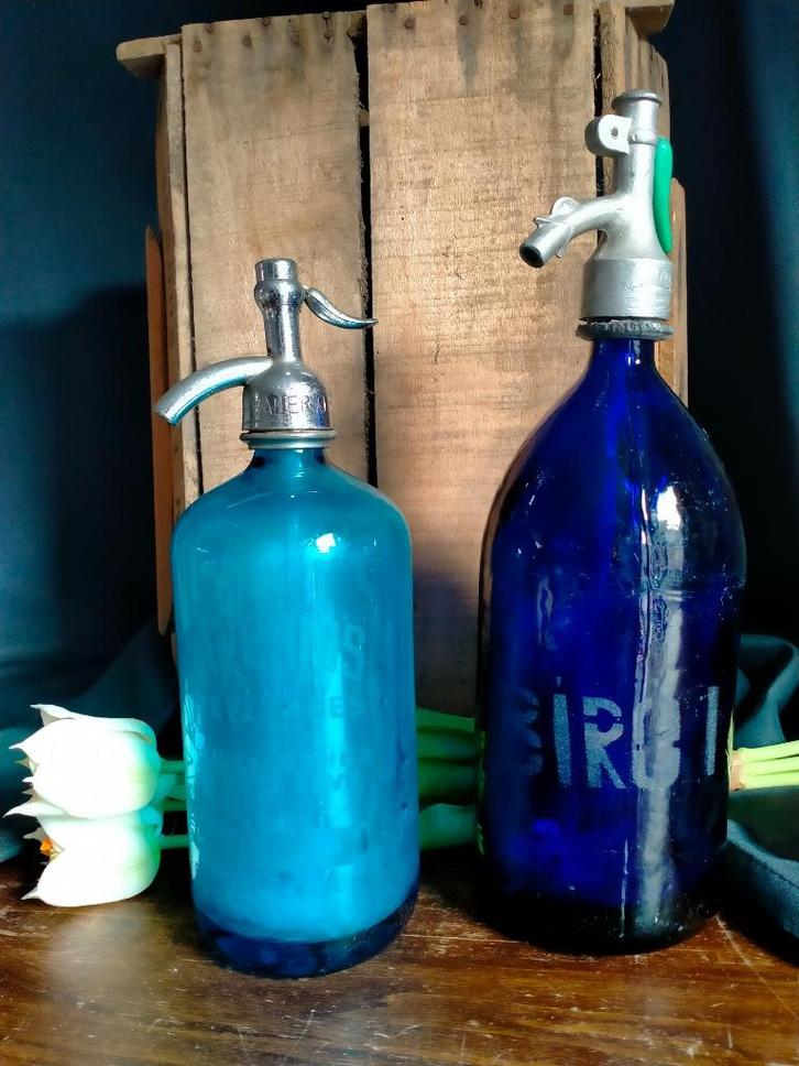 Oude sodaflessen/ chiffons aquablauw en kobaltblauw, Antiek en Kunst, Curiosa en Brocante, Ophalen of Verzenden