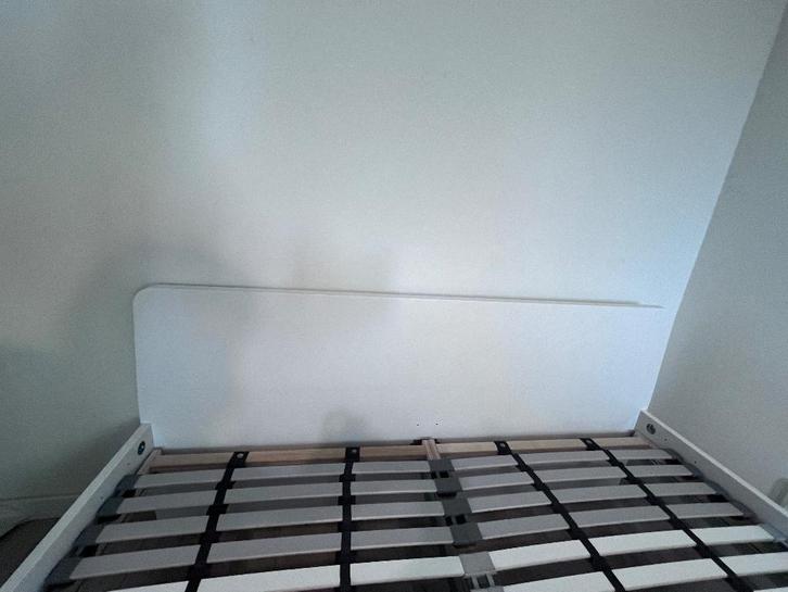 Ikea 160x200 Bed and mattress for sale, Huis en Inrichting, Slaapkamer | Bedden, Zo goed als nieuw, Tweepersoons, 160 cm, 200 cm