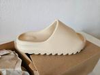 Nieuwe Adidas Yeezy Slide Bone FZ5897 maat 39, Slippers, Overige kleuren, Nieuw, Ophalen of Verzenden